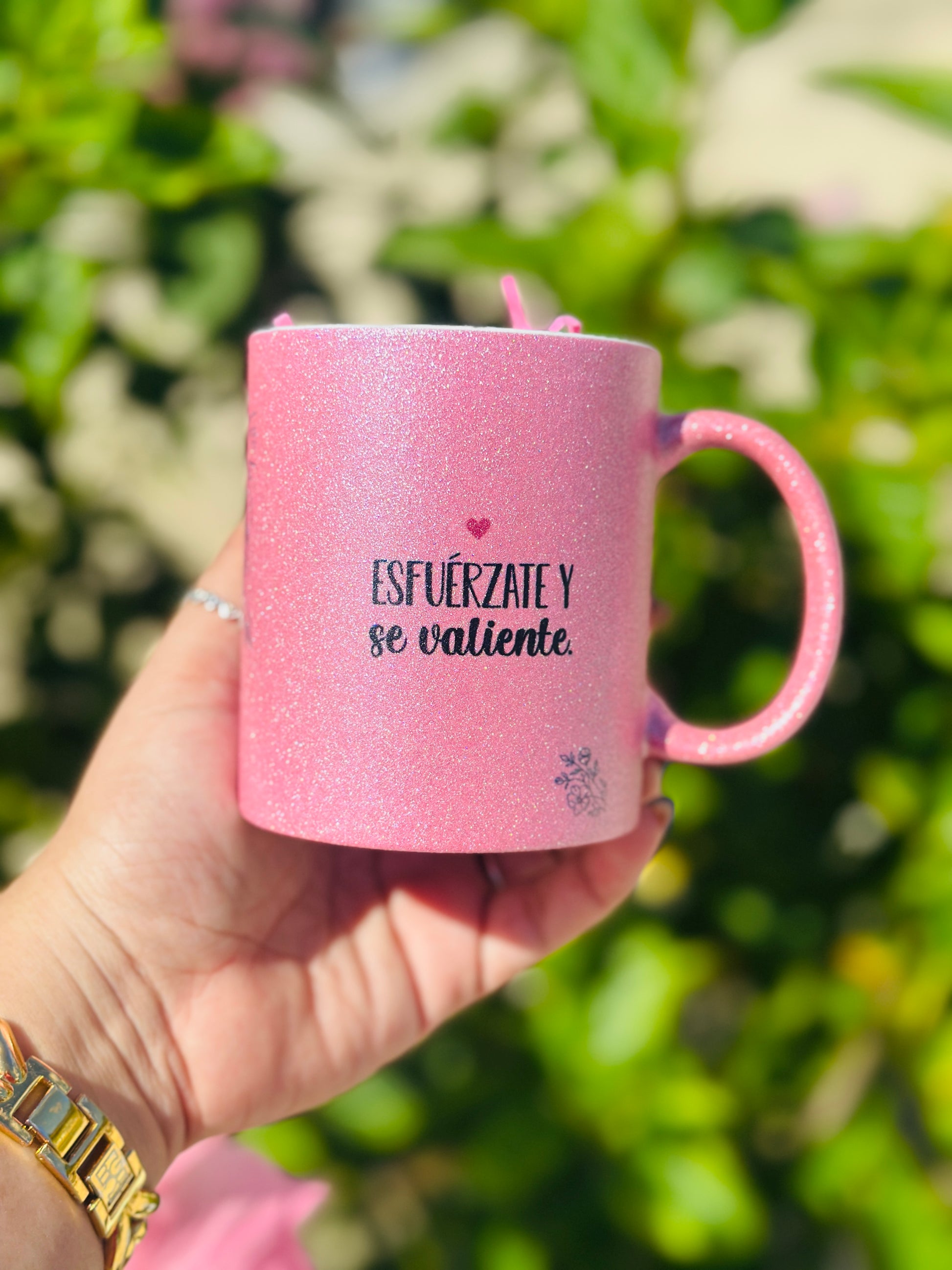 Hija de Dios , taza rosada con brillo.