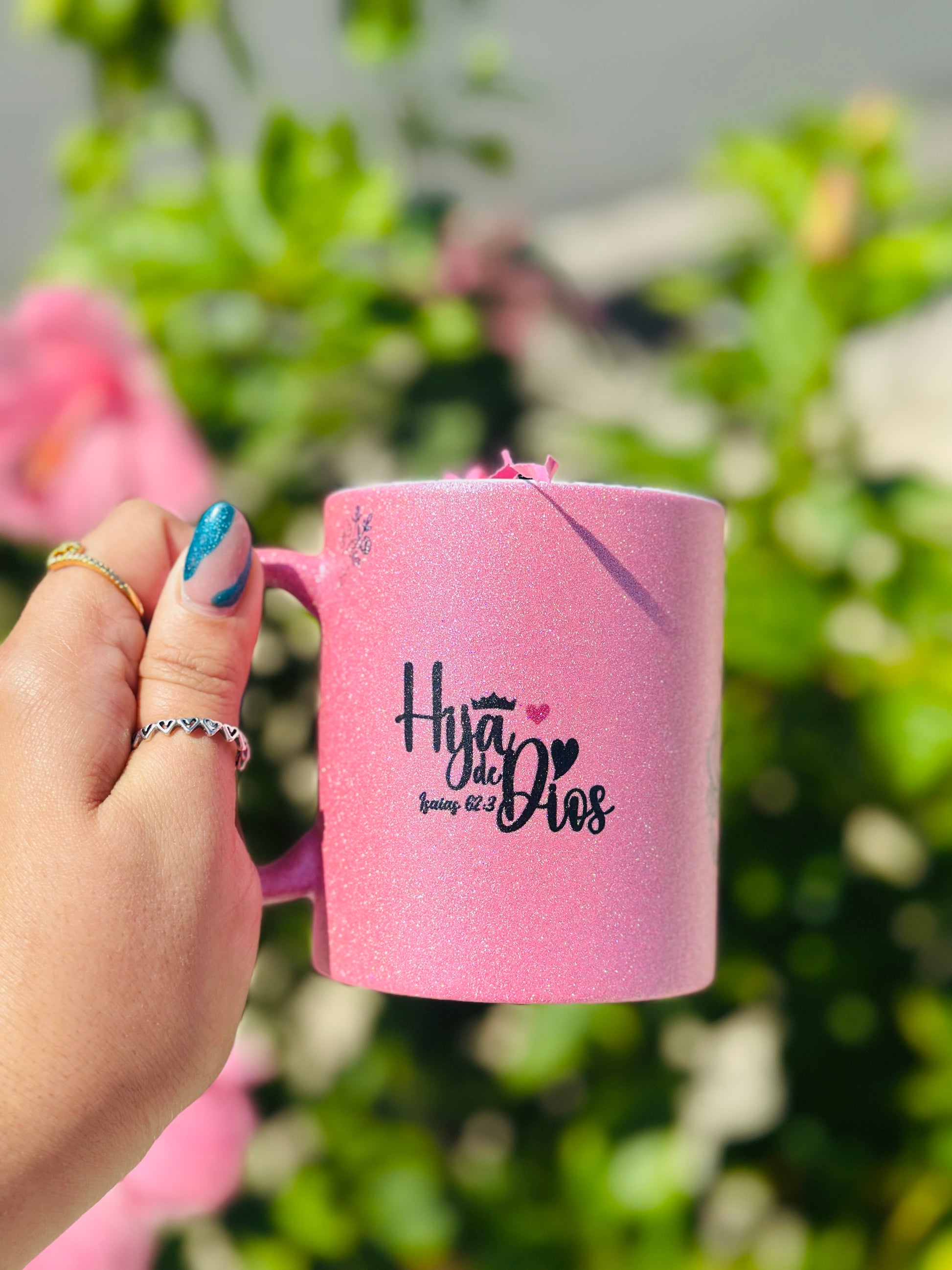 Hija de Dios , taza rosada con brillo.
